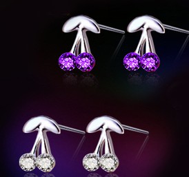 Fashionable silver earring